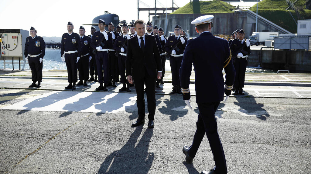 נשיא צרפת עמנואל מקרון בסיס צוללות בריטאני נאום נשק גרעיני דוקטרינה חדשה מגדיל את הארסנל
