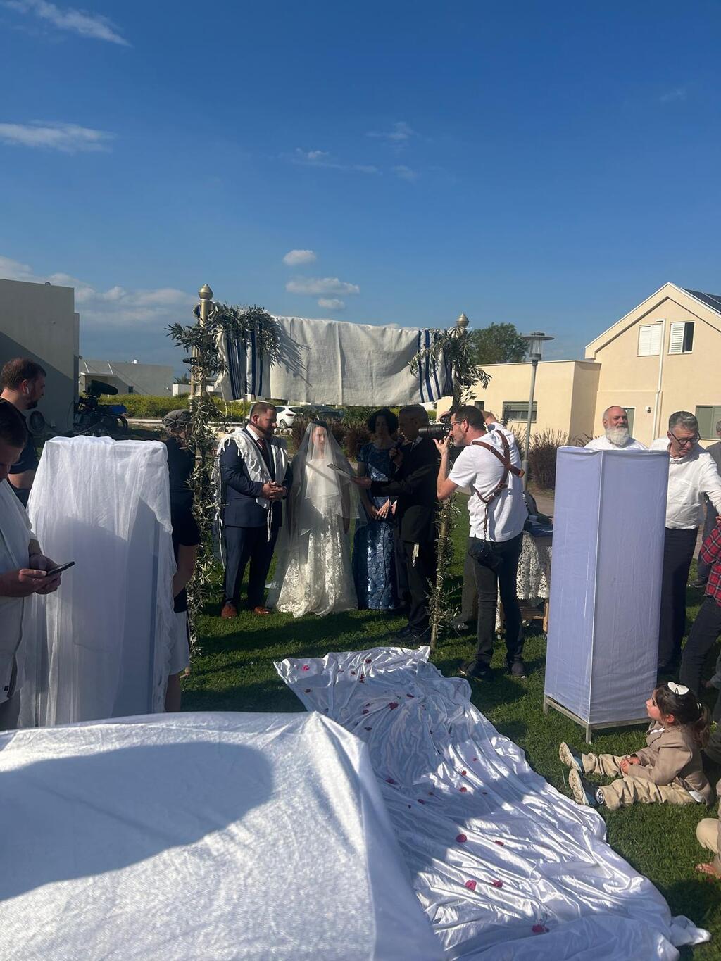 The wedding at Kibbutz Shlochot (Photo: Avia cohen) החופה בקיבוץ שלוחות