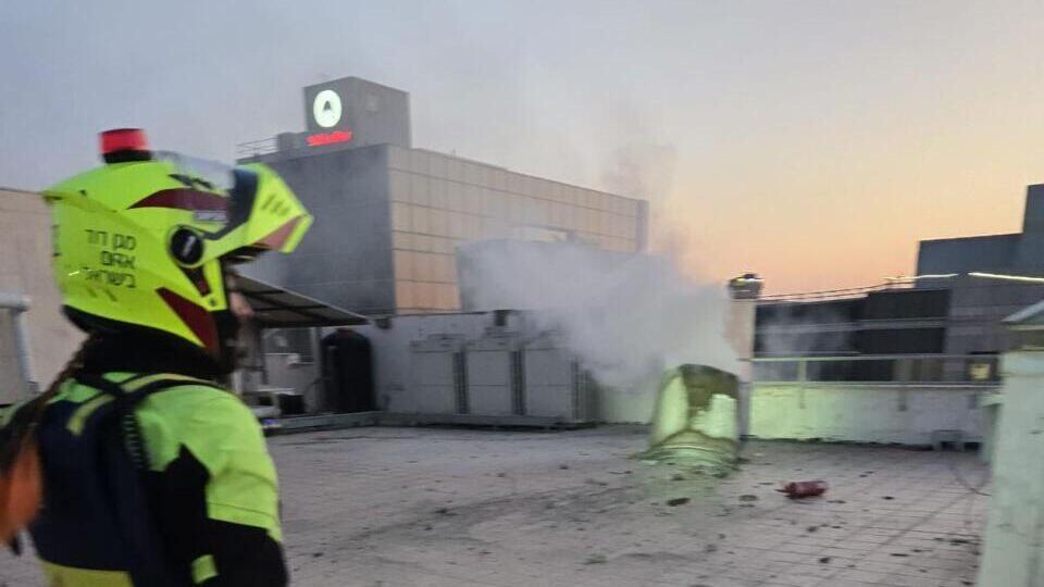 יירוטים ונפילת חלקי טיל בפתח תקווה 