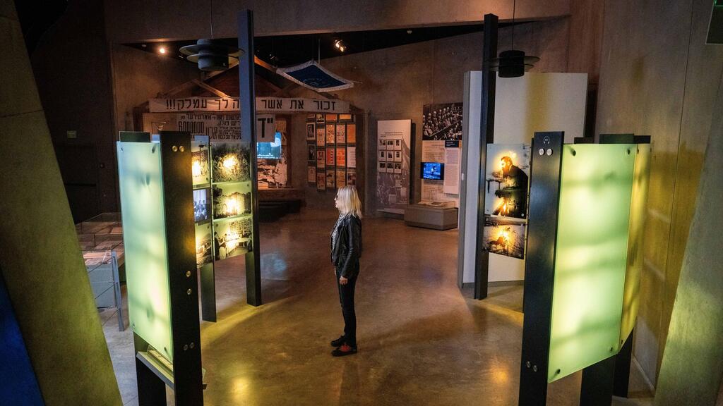 לור אדלר במוזיאון יד ושם 