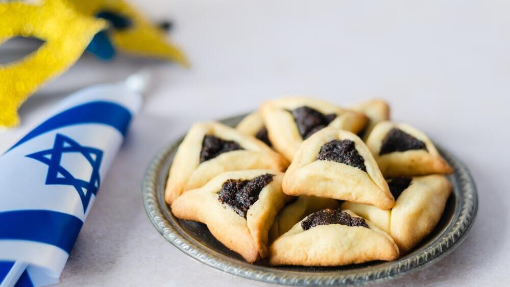 Символ Пурима - "озней Аман", "уши Амана" - печенье в форме ушей врага