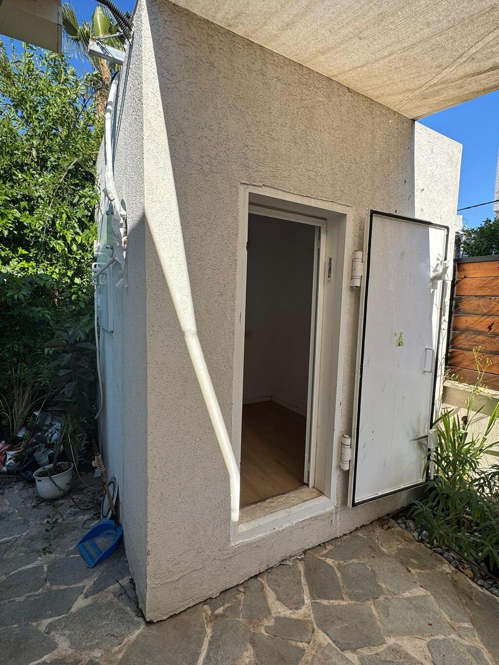 המיגונית שהוצבה על ידי בני הזוג בתל אביב