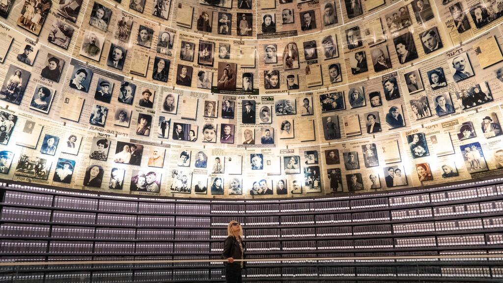 לור אדלר במוזיאון יד ושם 