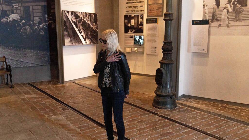 לור אדלר במוזיאון יד ושם 