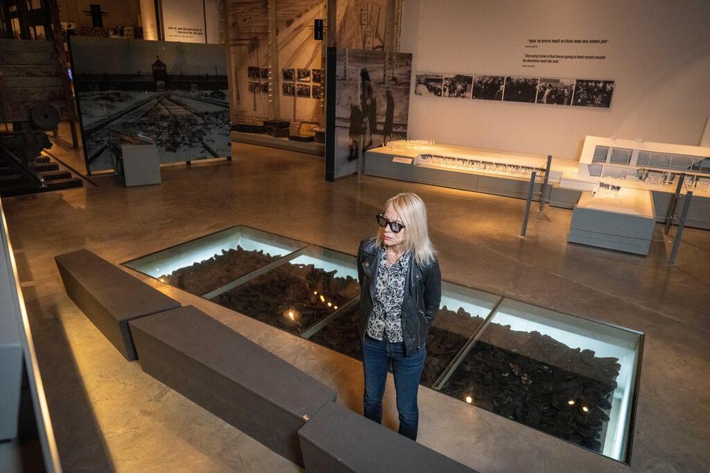 לור אדלר במוזיאון יד ושם 