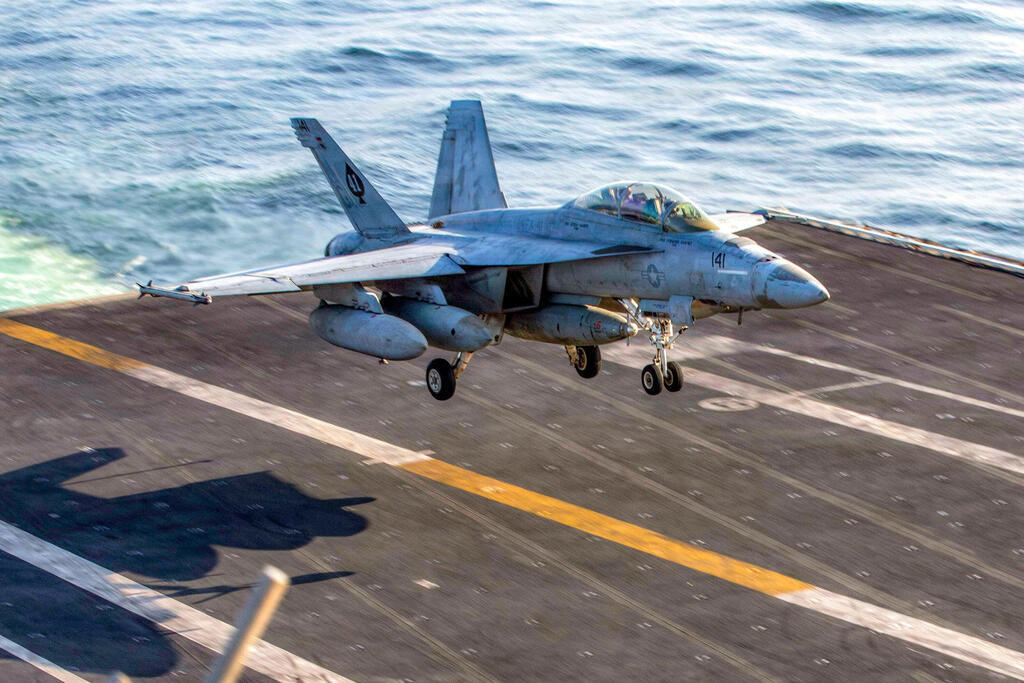 Photo: AFP PHOTO / US NAVY and US CENTRAL COMMAND / HANDOUT נושאת המטוסים לינקולן