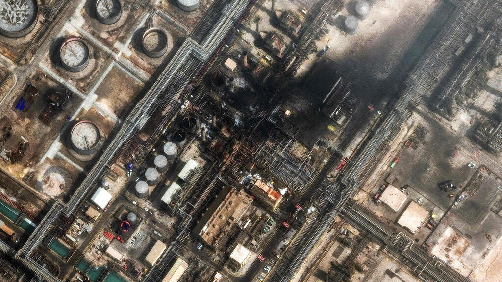 Satellite imagery showing the aftermath of Iranian attack on Aramco refinery (Photo: AFP PHOTO / SATELLITE IMAGE ©2026 Vantor) בית זיקוק של חברת ארמקו