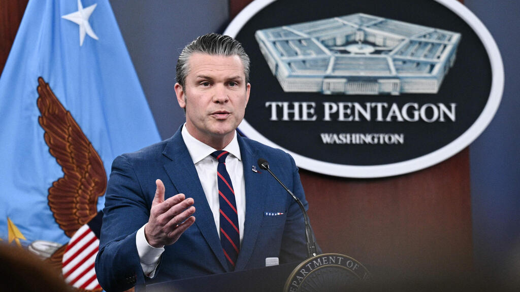 Hegseth in statement on Iran (Photo: Brendan Smialowski / AFP) הגסת' בהצהרה על איראן