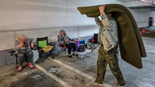 שהייה במקלט בראשון לציון בשעת אזעקה במהלך מלחמת שאגת הארי