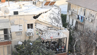 טיל מתפצל זרע הרס בכמה זירות בגוש דן, 12 נפצעו