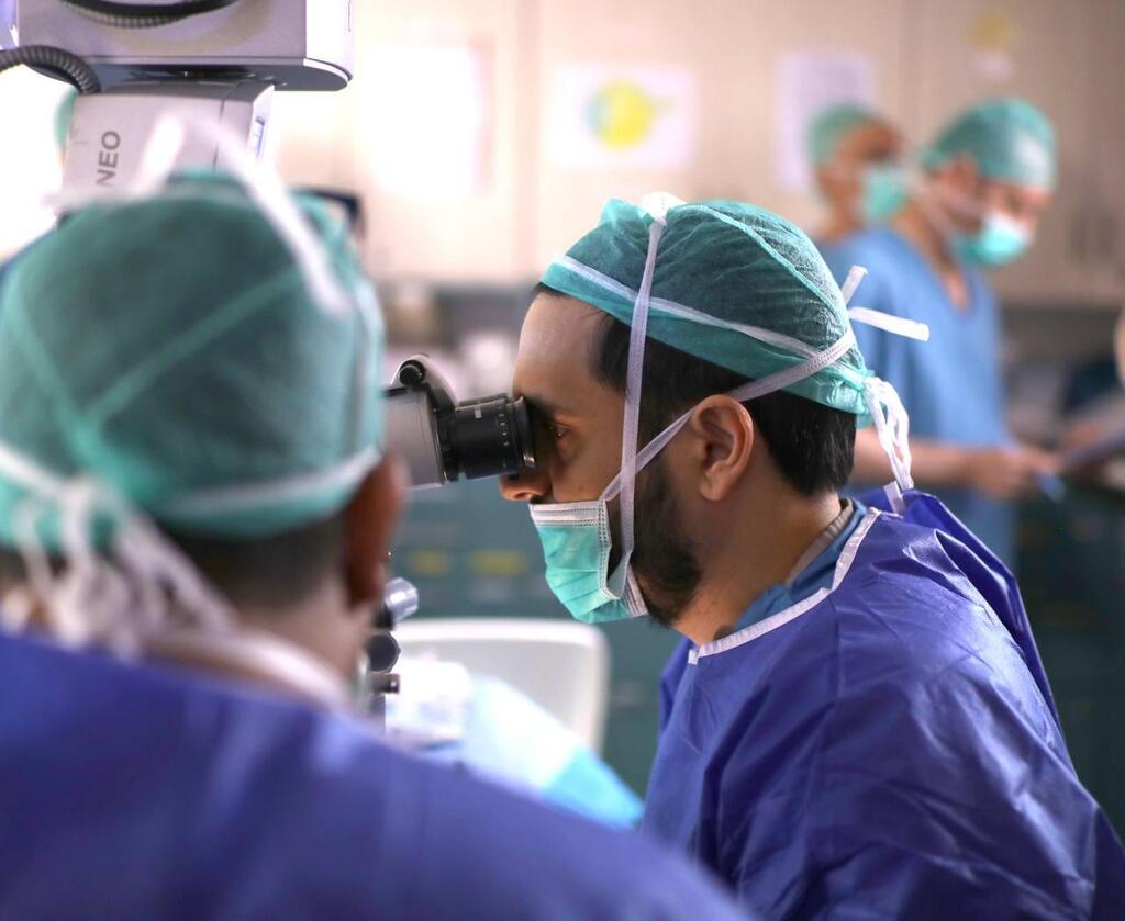 Prof. Michael Mimouni, head of the Cornea Unit at Rambam Health Care Campus, during a corneal transplant surgery (Photo: Rambam Health Care Campus) Prof. Michael Mimouni, head of the Cornea Unit at Rambam Health Care Campus, during a corneal transplant surgery