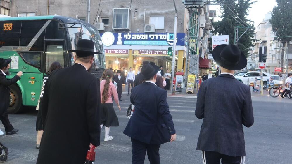 На улицах Бней-Брака (Фото: MICHAEL HATZALAM, shutterstock) На улицах Бней-Брака