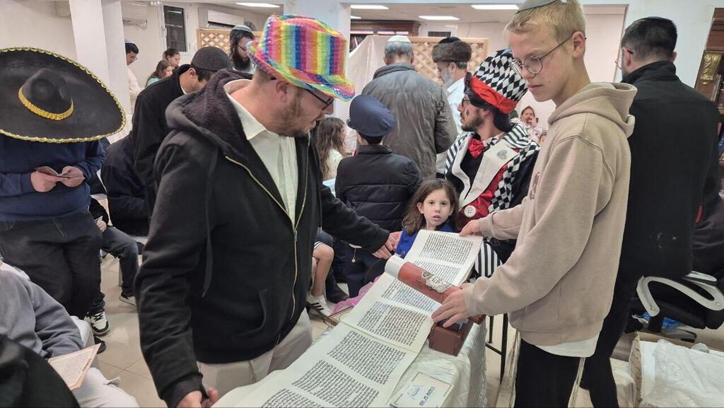 קריאת מגילה בלוד