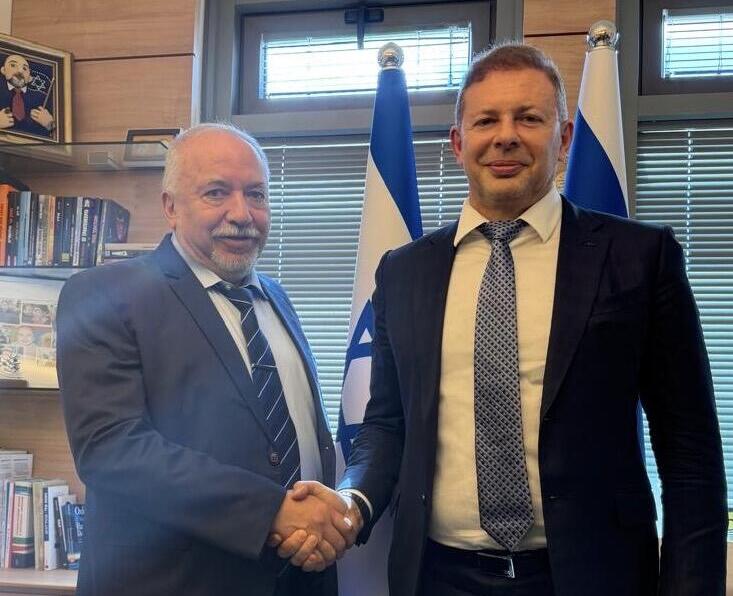Олег Вишняков и Авигдор Либерман (Фото: предоставлено пресс-службой почетного консула) Олег Вишняков и Авигдор Либерман