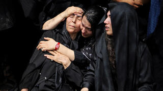 לוויות הבנות שנהרגו בתקיפת בית הספר במינאב, איראן