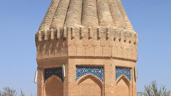 קבר הנביא חבקוק ליד העיר טוסרקאן באיראן