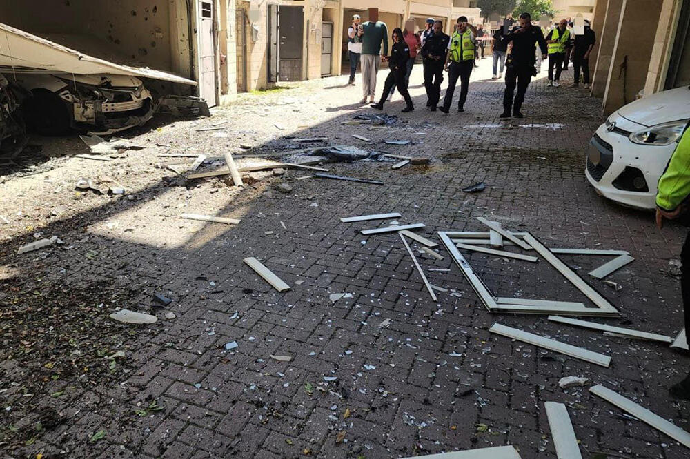 Photo: Magen David Adom זירת הפגיעה בפתח תקווה