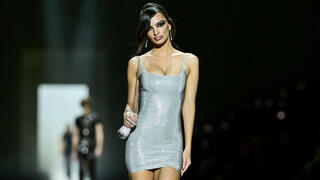 אמילי רטאייקאוסקי בתצוגת סתיו-חורף 2026-27 של גוצ'י בשבוע האופנה במילאנו