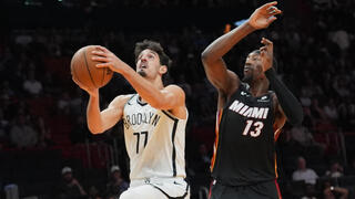 שחקן ברוקלין נטס בן שרף מול שחקן מיאמי היט באם אדבאיו