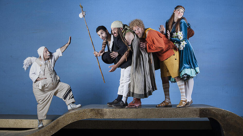 Сцена из спектакля "Клад под мостом" 