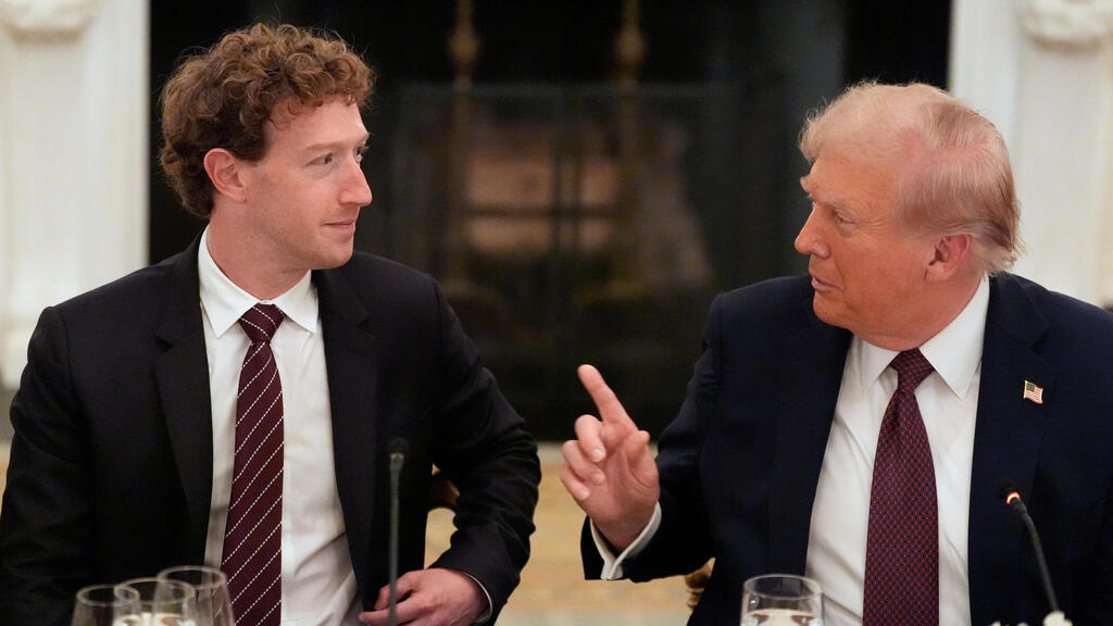 צוקרברג עם הבסטי החדש דונלד טראמפ