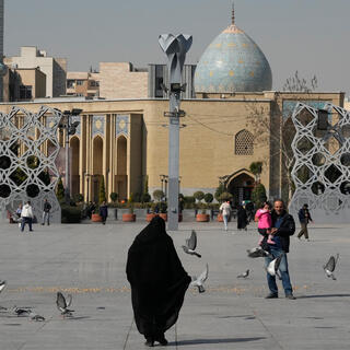 נשים לבושות צ'אדור באיראן