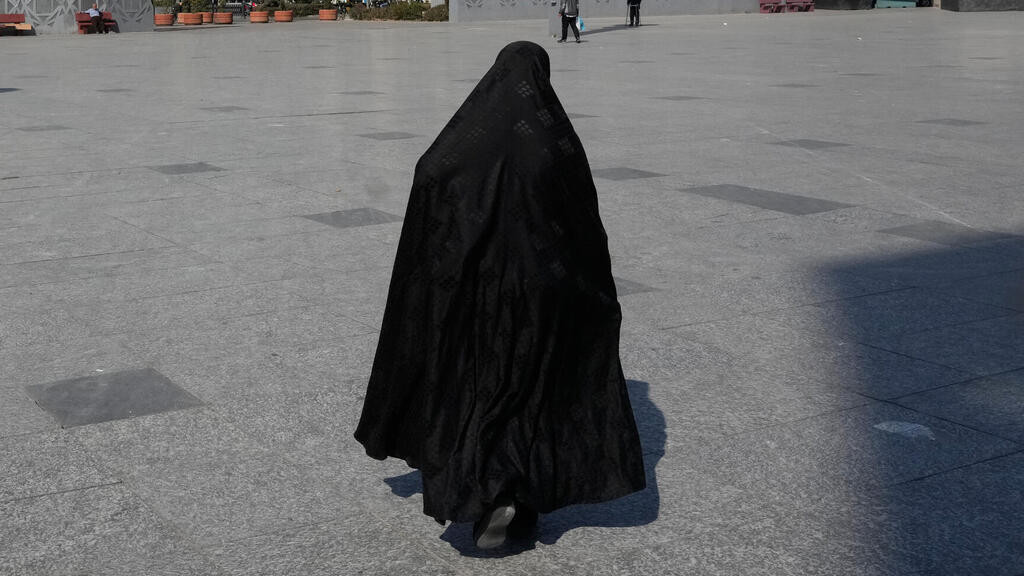 נשים לבושות צ'אדור באיראן