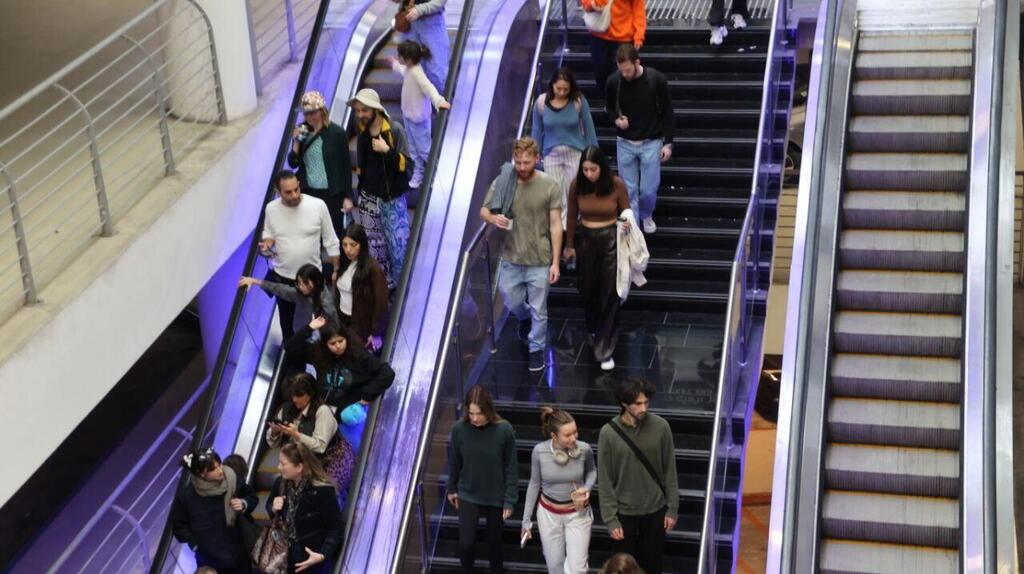 רצים למרחב המוגן בהבימה, ת"א