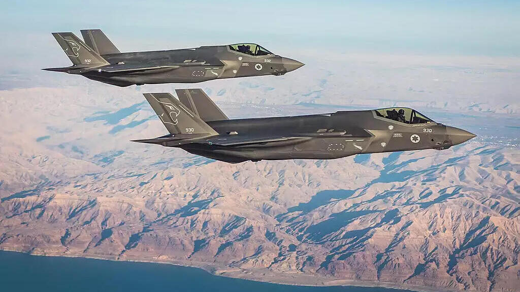 A pair of F-35I Adir aircraft from the “Southern Lions” Squadron over the Eilat Mountains at the squadron’s opening ceremony in 2020