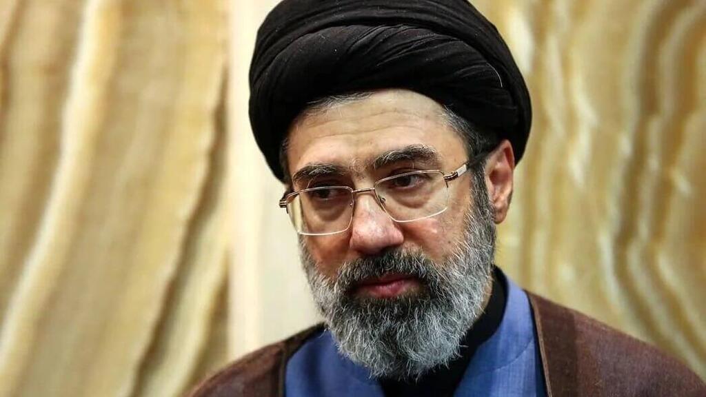 Mojtaba Khamenei, the son of Ayatollah Ali Khamenei, is expected to succeed his father מוגת'בא חמינאי בנו של עלי חמינאי שלפי דיווחים מונה ל המנהיג העליון של איראן