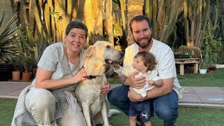מיה ואביב גרובר עם יובל הקטן והכלב ג'ורג' 