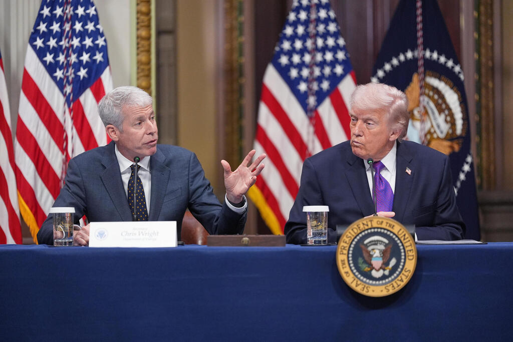 דונלד טראמפ נואם הבית הלבן וושינגטון שר האנרגיה כריס רייט