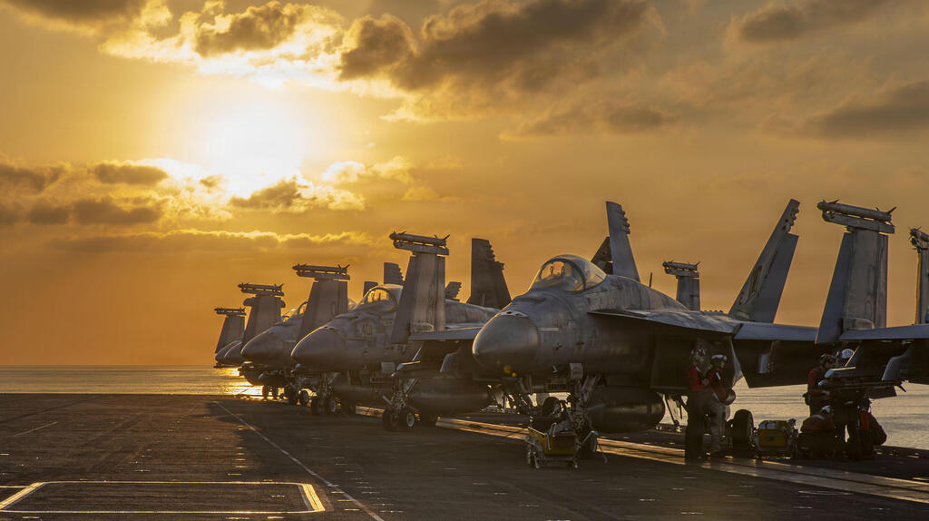 מטוסי קרב על נושאת מטוסים