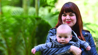 לורי שטטמאור עם בנה גפן