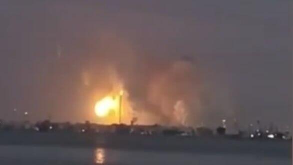 פגיעה בבתי זיקוק בבחריין