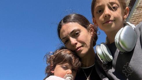 אופק בסודו ושתי בנותיה