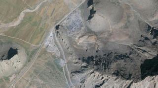 תמונת לוויין מראה נזק בבסיס הטילים כרמנשאה בתקיפות ישראל וארה"ב על איראן