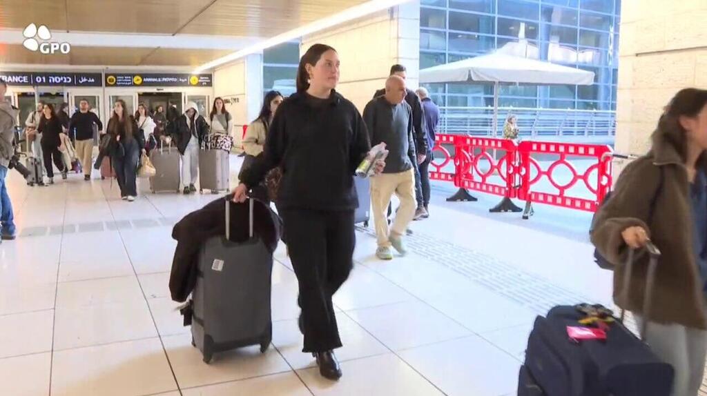 נוסעים ששבו לישראל בטיסות החילוץ