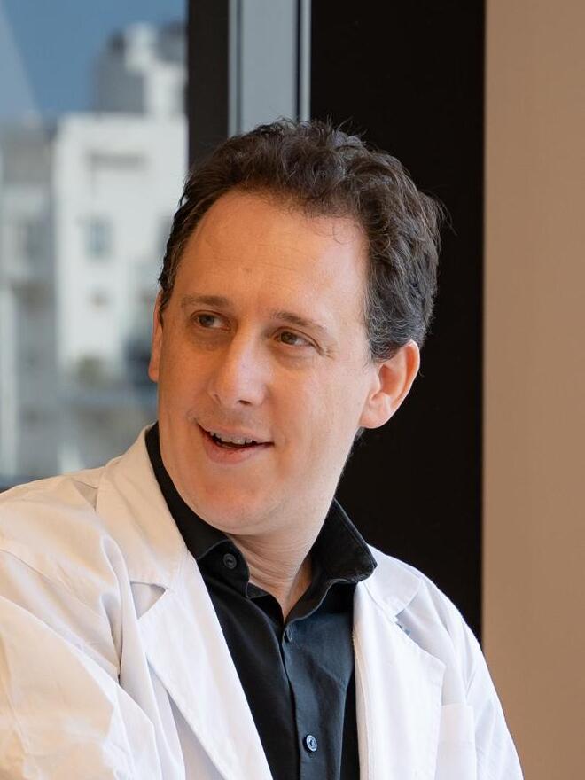 ד"ר ג'רמי מולד, סגן מנהל המערך הנוירולוגי וסגן מנהל מחלקת נוירולוגיה ושבץ באיכילוב