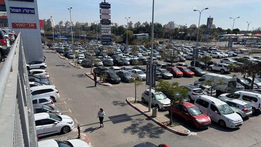 צבע מראשון לציון: קולות תושבים על מצב ואיך מנהלים שגרה בזמן מלחמה - סינמה סיטי ראשל"צ