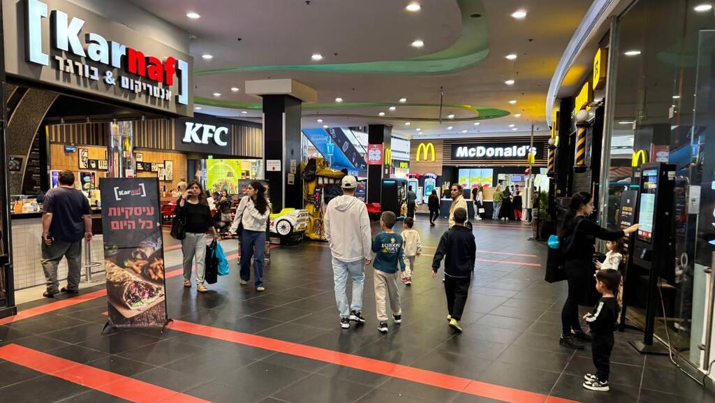 צבע מראשון לציון: קולות תושבים על מצב ואיך מנהלים שגרה בזמן מלחמה - סינמה סיטי ראשל"צ