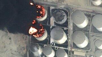 מתקני נפט בוערים באמירויות