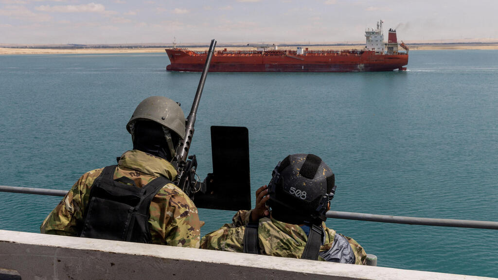 Decline in revenue from the Suez Canal as well (Photo: US Navy/Handout via REUTERS) נושאת המטוסים ג'רלד פורד עזבה את הים התיכון, ועברה דרך תעלת סואץ