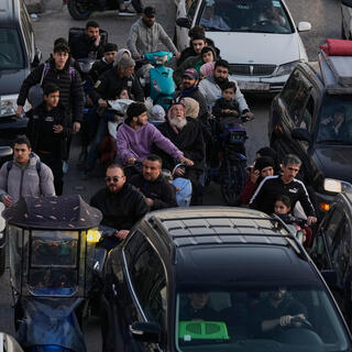 לבנוניים מתפנים מהדאחייה בשל תקיפות באזור לאזור אחר בביירות 