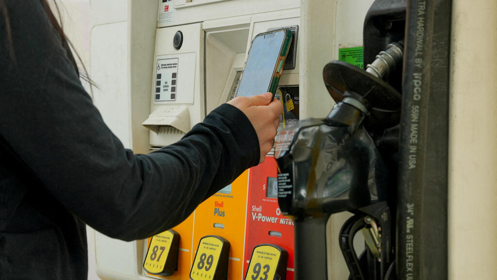 A gas station in Washington (Photo: REUTERS/Ken Cedeno/File Photo) תחנת דלק בארה"ב