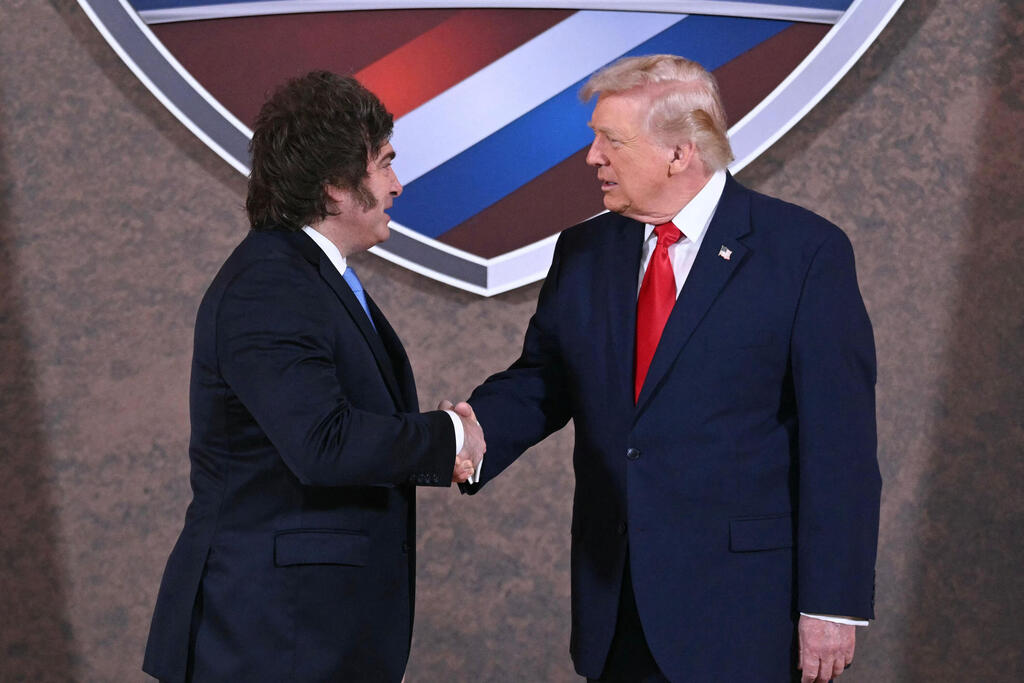 Trump and Argentine President Javier Milei. An unequivocal endorsement (Photo: SAUL LOEB / AFP) דונלד טראמפ וחאבייר מיליי
