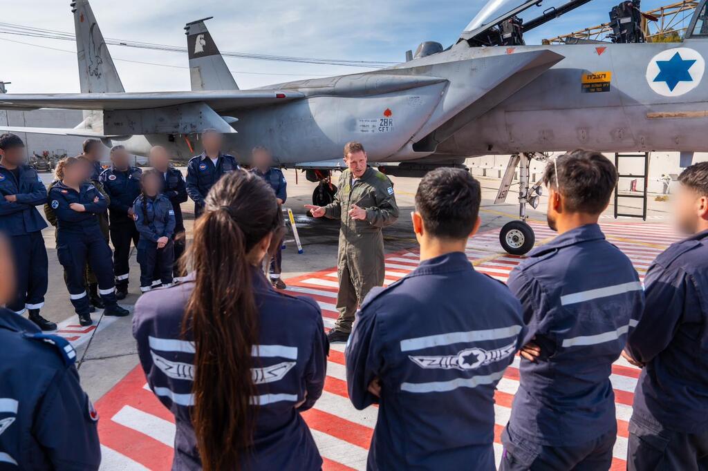 מפקד חיל האוויר בבסיס תל נוף