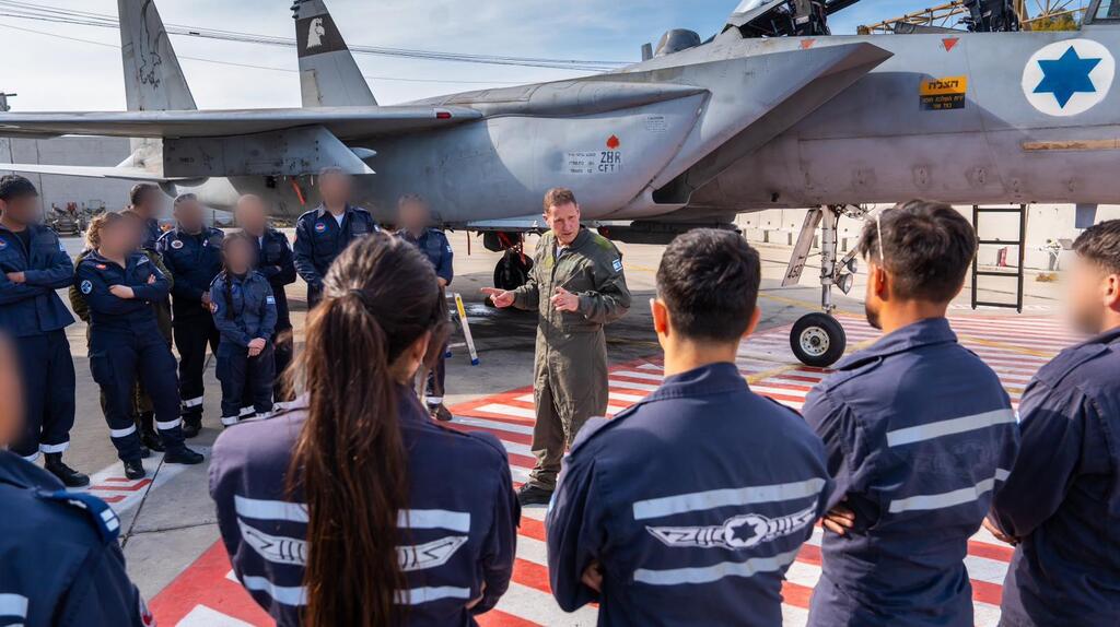 מפקד חיל האוויר בבסיס תל נוף