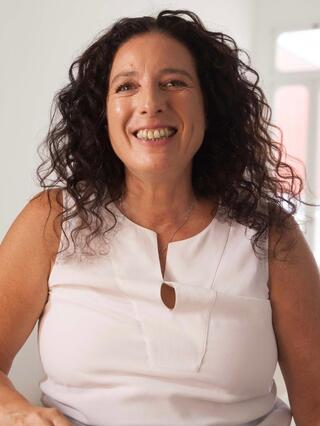 ד״ר אסנת רזיאל, מומחית בכירורגיה מנהלת המרכז הרב תחומי, אסיא מדיקל, אסותא רמת החייל