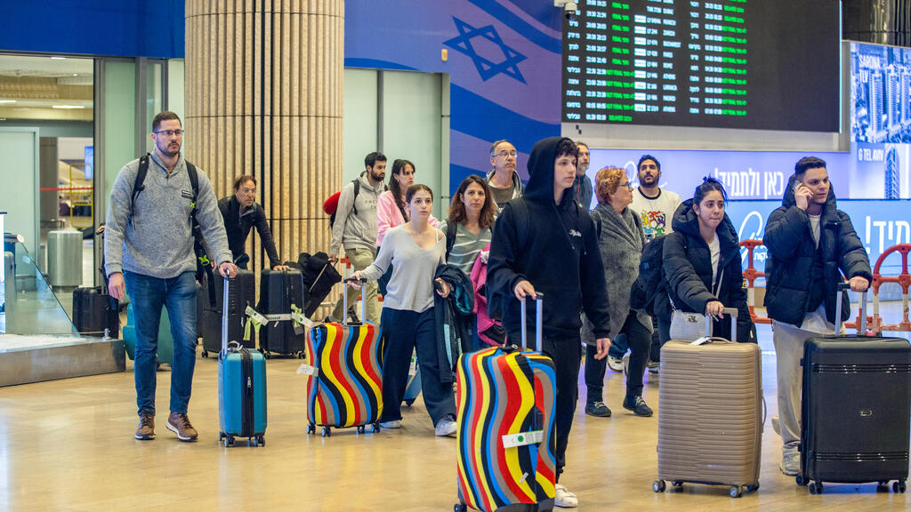 נוחתים בטיסות חילוץ בנתב"ג